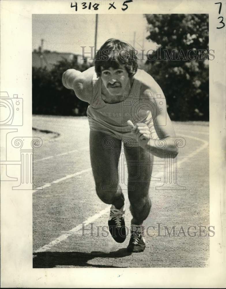 1980 Press Photo Sprinter Danny Thiel runs on Rummel High track - noc93288 - Historic Images