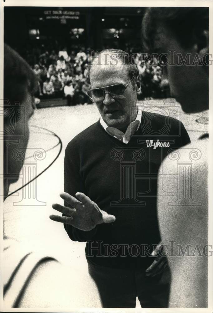 1989 Press Photo Chuck Greenlund, West Iron County High School basketball coach- Historic Images