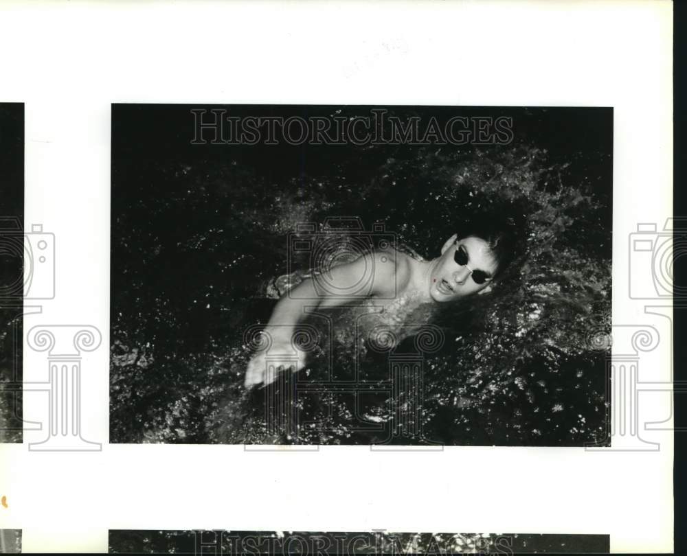 1990 Press Photo David Stutts, 17-year-old swimmer, practices at the YMCA - Historic Images