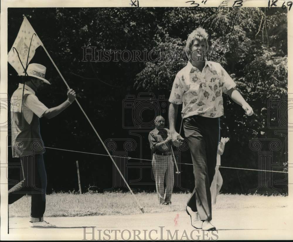 1976 Press Photo Golf player Barney Thompson during game - noc97095 - Historic Images