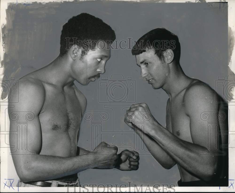 1971 Press Photo Adrian Davis and Jack Tillman meet in welterweight match- Historic Images