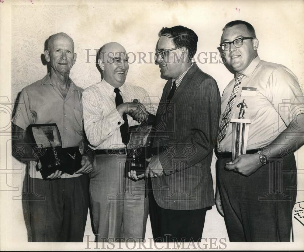 1970 Press Photo Winners at the LSWA Bowling event at Fontainebleau Hotel - Historic Images