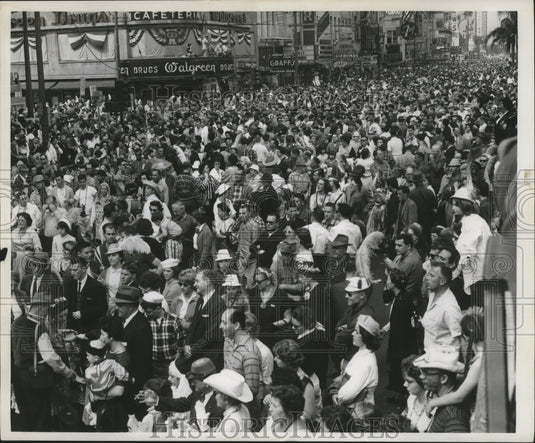 1961 New Orleans Mardi Gras crowded streets  - Historic Images