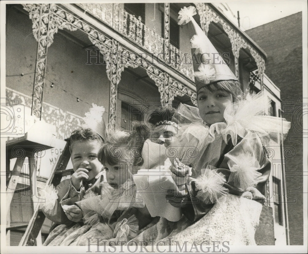 1962 New Orleans Mardi Gras kids in costume  - Historic Images