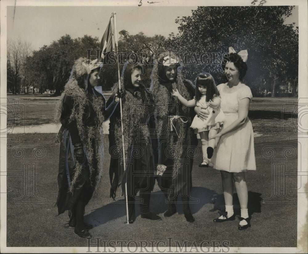 1969 New Orleans Mardi Gras golfing in costume  - Historic Images