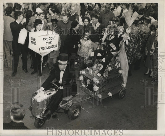 1960 New Orleans Mardi Gras parade float  - Historic Images