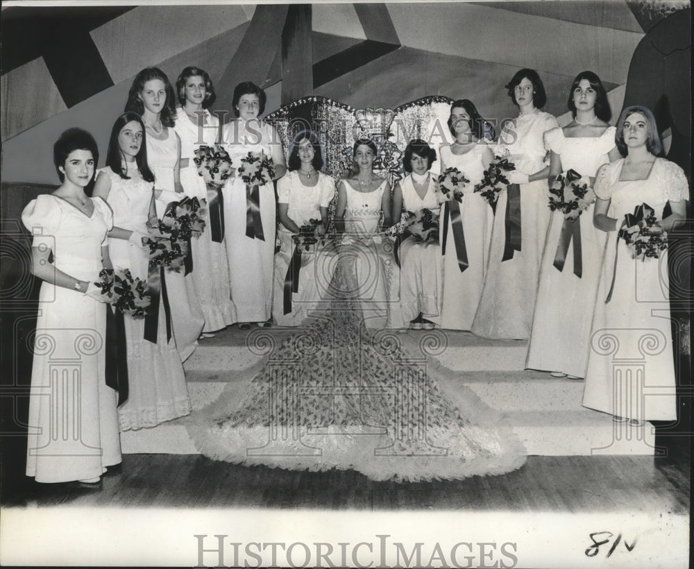 1975 New Orleans Mardi Gras Squires Ball ladies  - Historic Images