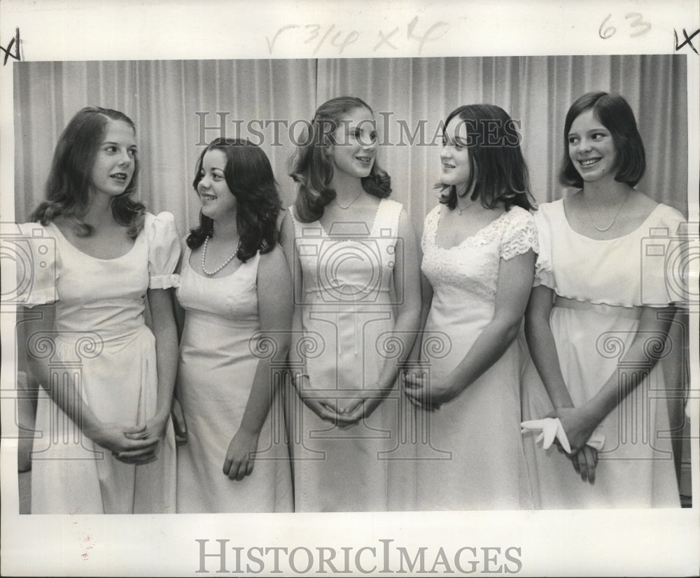 1976 New Orleans Mardi Gras Squires court maids  - Historic Images