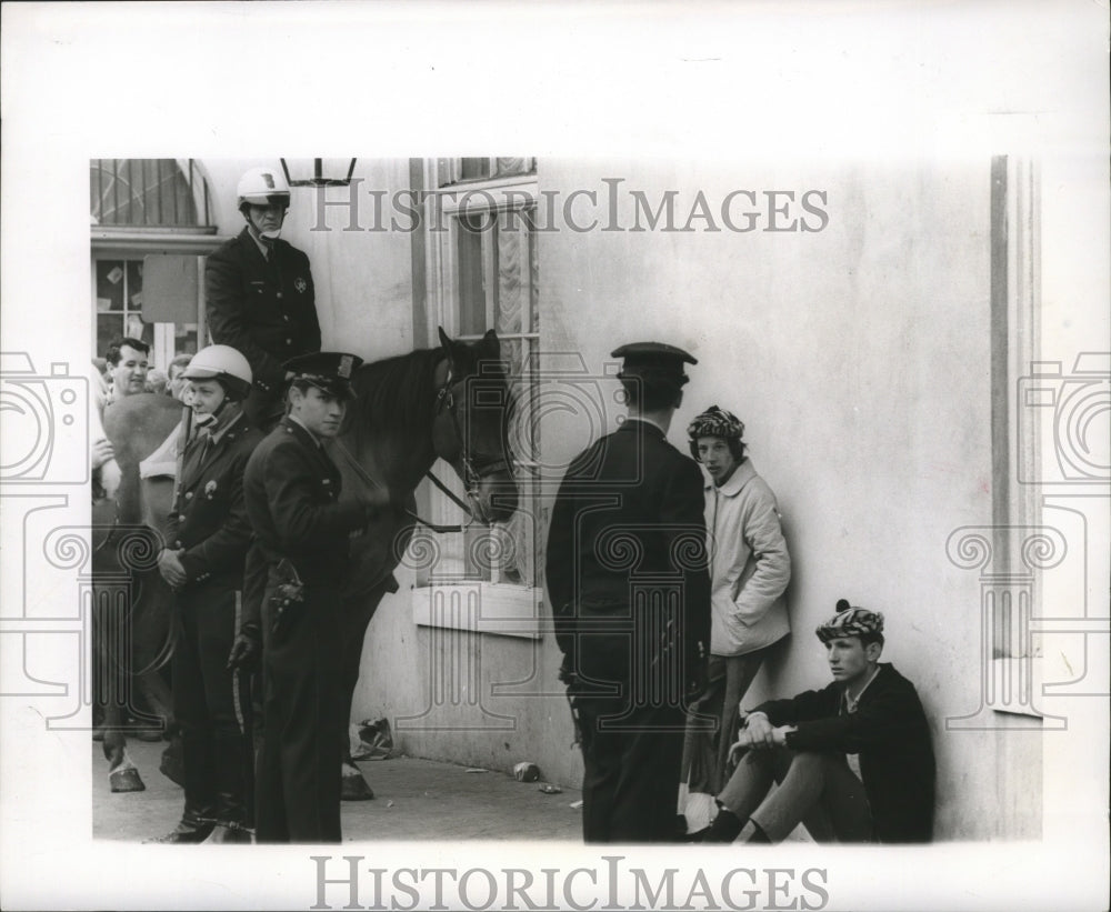 1967 Police on horseback talk to men during Mardi Gras  - Historic Images