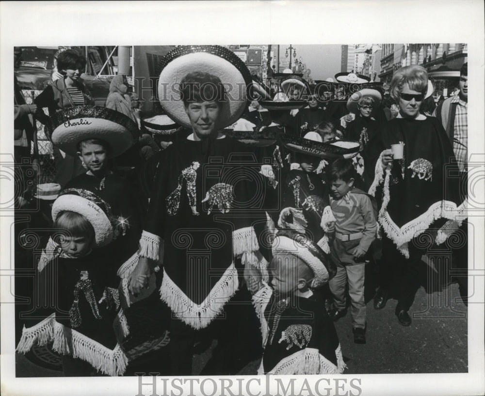 1970 New Orleans Mardi Gras sombreos  - Historic Images