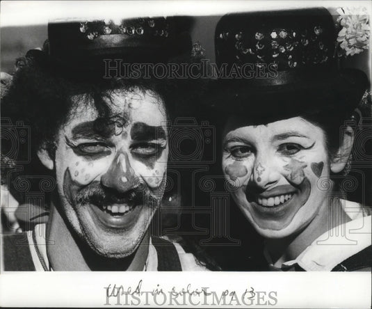 1978 couple made up like clowns during Mardi Gras in New Orleans - Historic Images