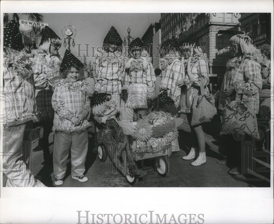 1971 group enjoys dressing up for Mardi Gras in New Orleans - Historic Images