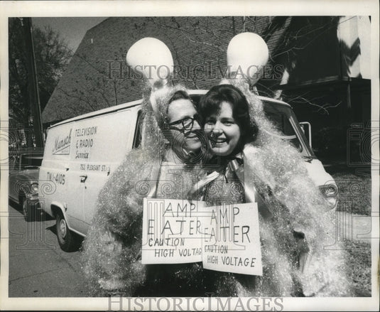 1971 couple in creative light bulb costumes during Mardi Gras - Historic Images
