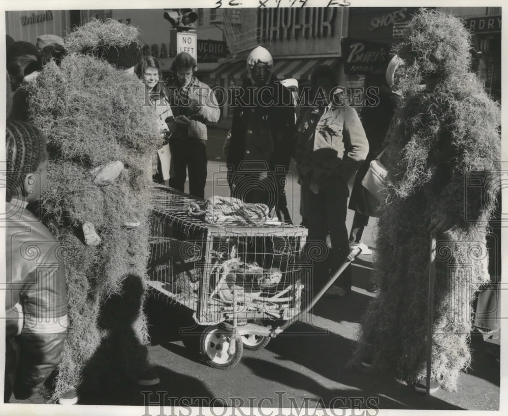 1974 Earl, Tina &amp; E.T. Rottmann Pull Alligator at Mardi Gras - Historic Images