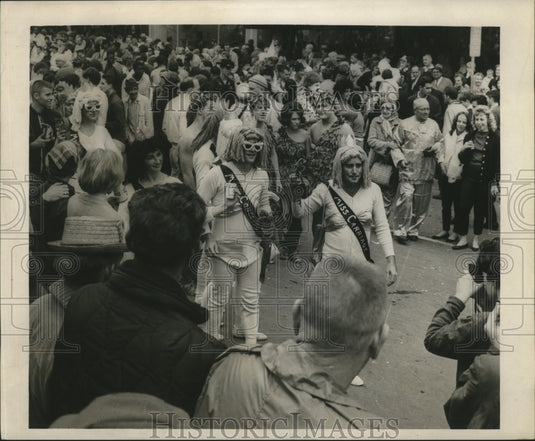 1965 Carnival "parade beauties"  - Historic Images
