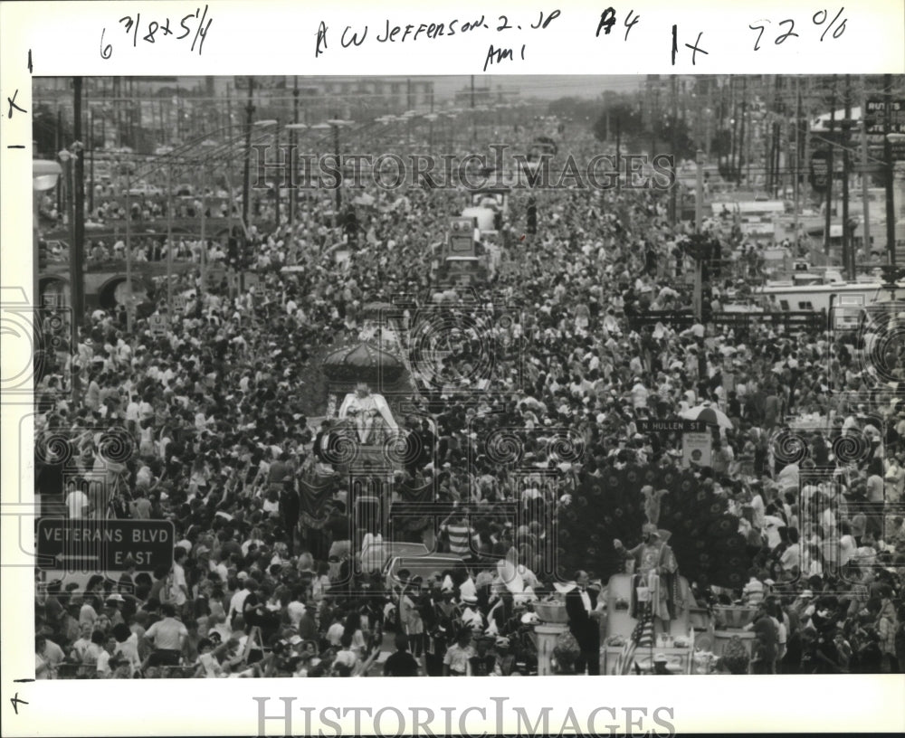 1993 Crowds of people at a Mardi Gras parade in New Orleans - Historic Images