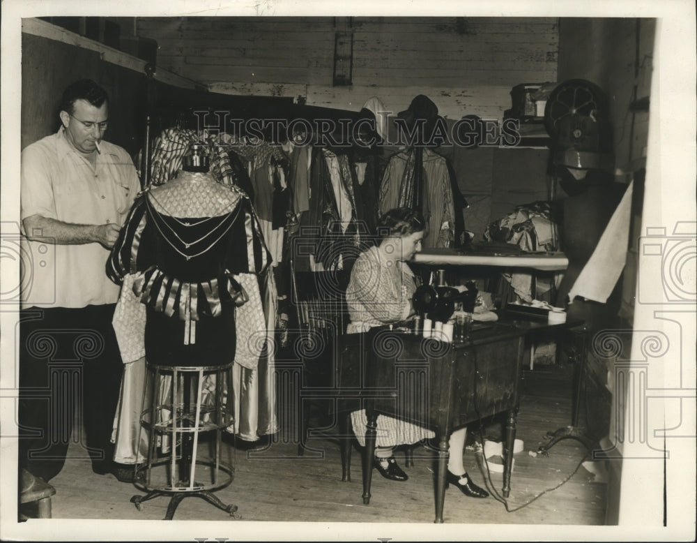 1941 Carnival costume designer Murrey Himlert.  - Historic Images