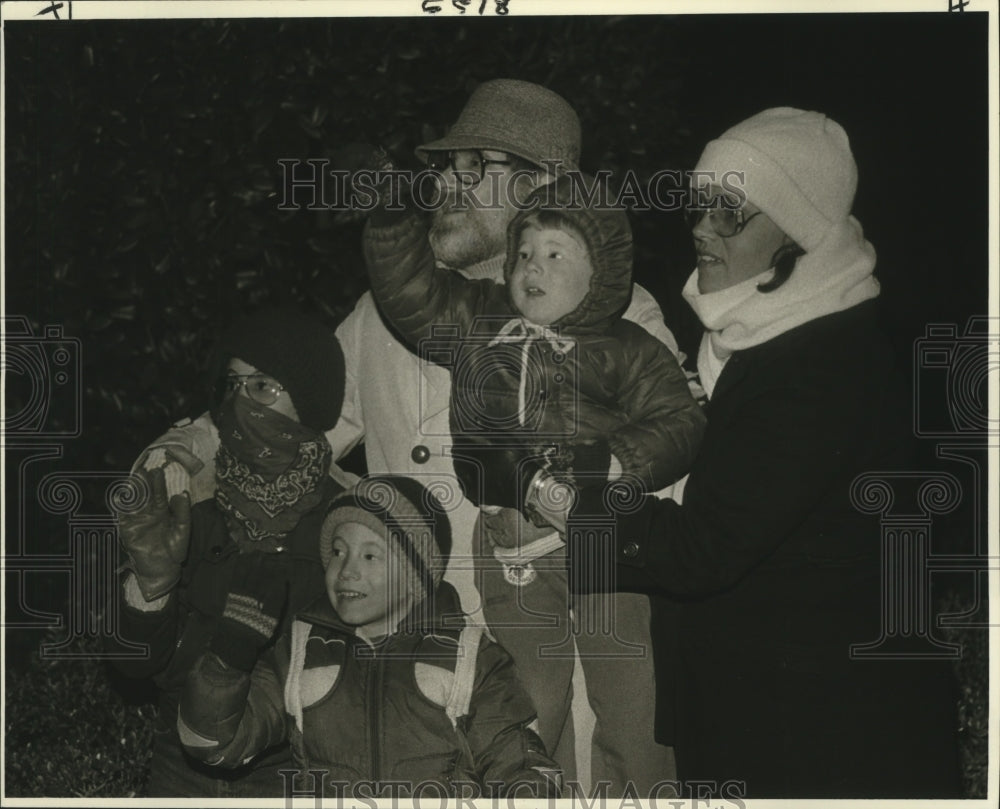 1984 Raviotta family braving the cold weather during Mardi Gras - Historic Images