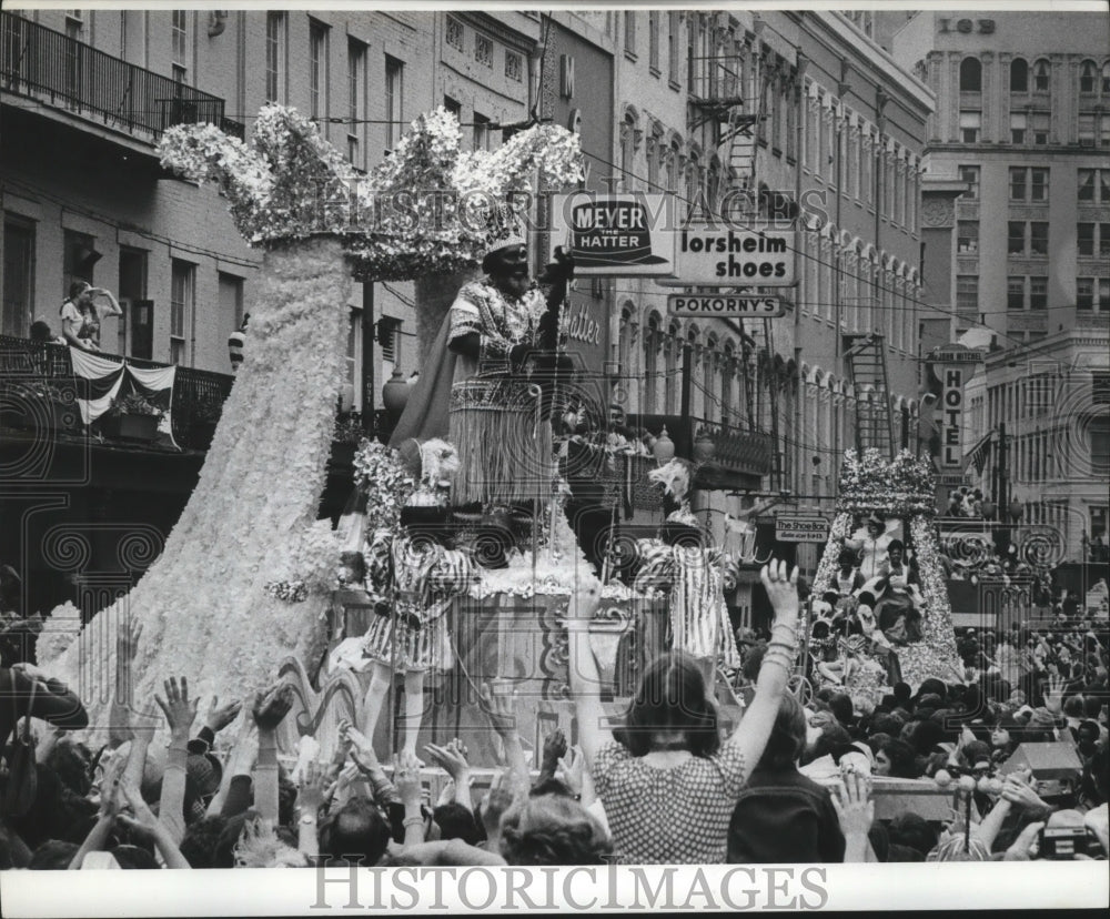 Crowd Cheering for Float at Mardi Gras, New Orleans  - Historic Images