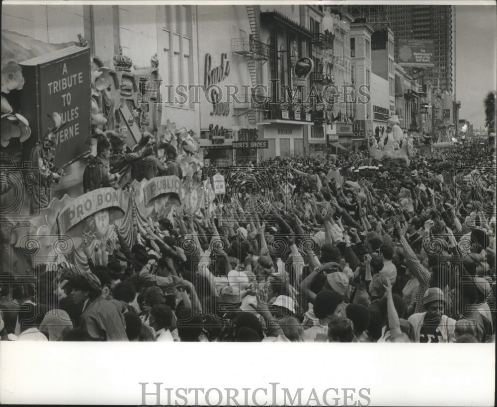 Crowds Cheering for Parade at Mardi Gras, New Orleans  - Historic Images