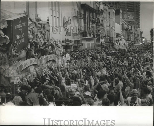 Crowds Cheering for Parade at Mardi Gras, New Orleans  - Historic Images