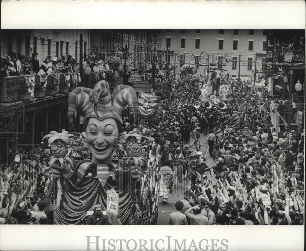 1988 View of Floats &amp; Crowd at Carnival on Canal Street New Orleans - Historic Images