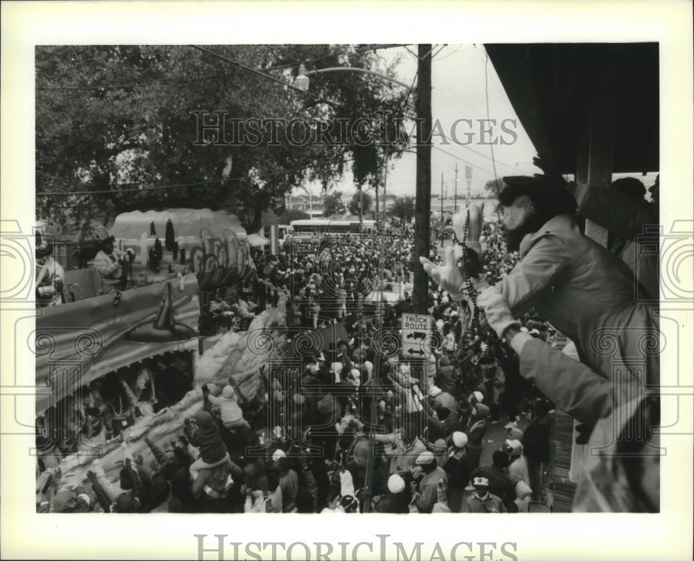 1989 Balcony View of Mardi Gras Parade &amp; Crowd in New Orleans - Historic Images