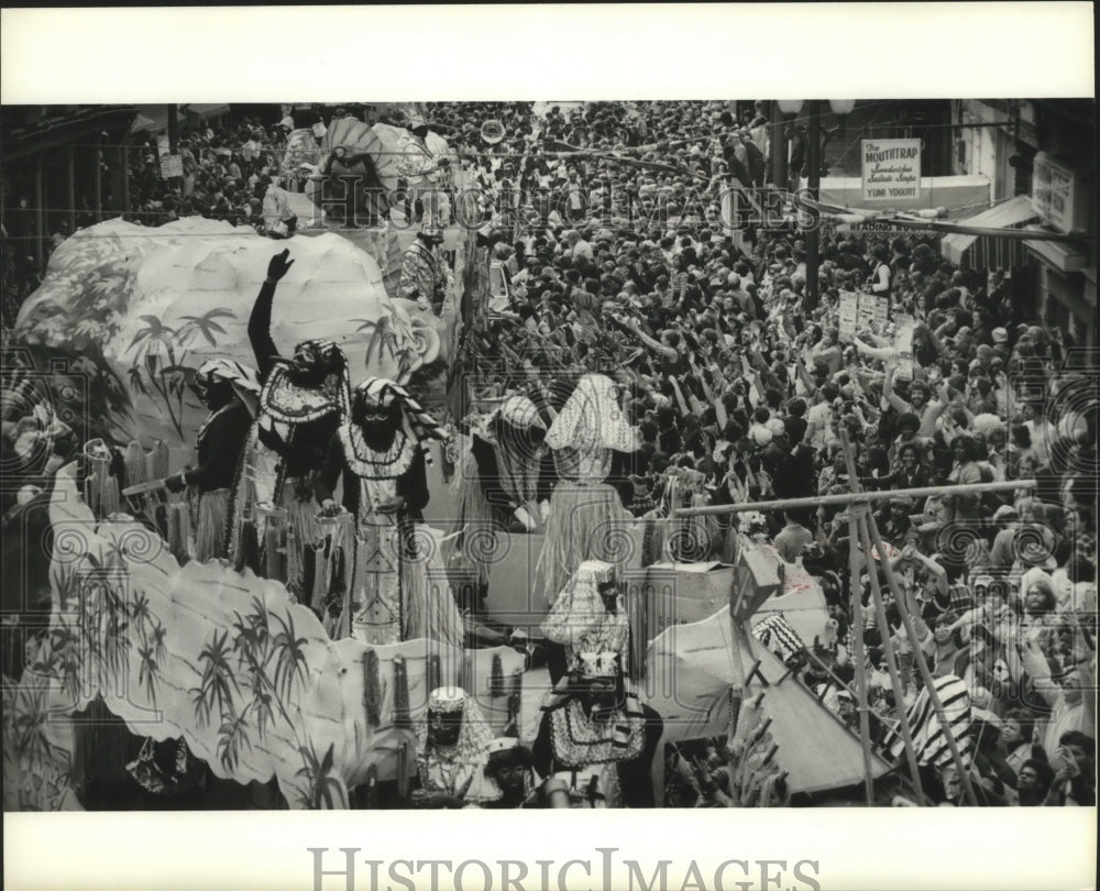 1988 Huge Crowd Enjoys Floats at Carnival Parade in New Orleans - Historic Images