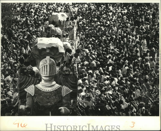 1988 Carnival Crowd Watches Zulu Float - Historic Images