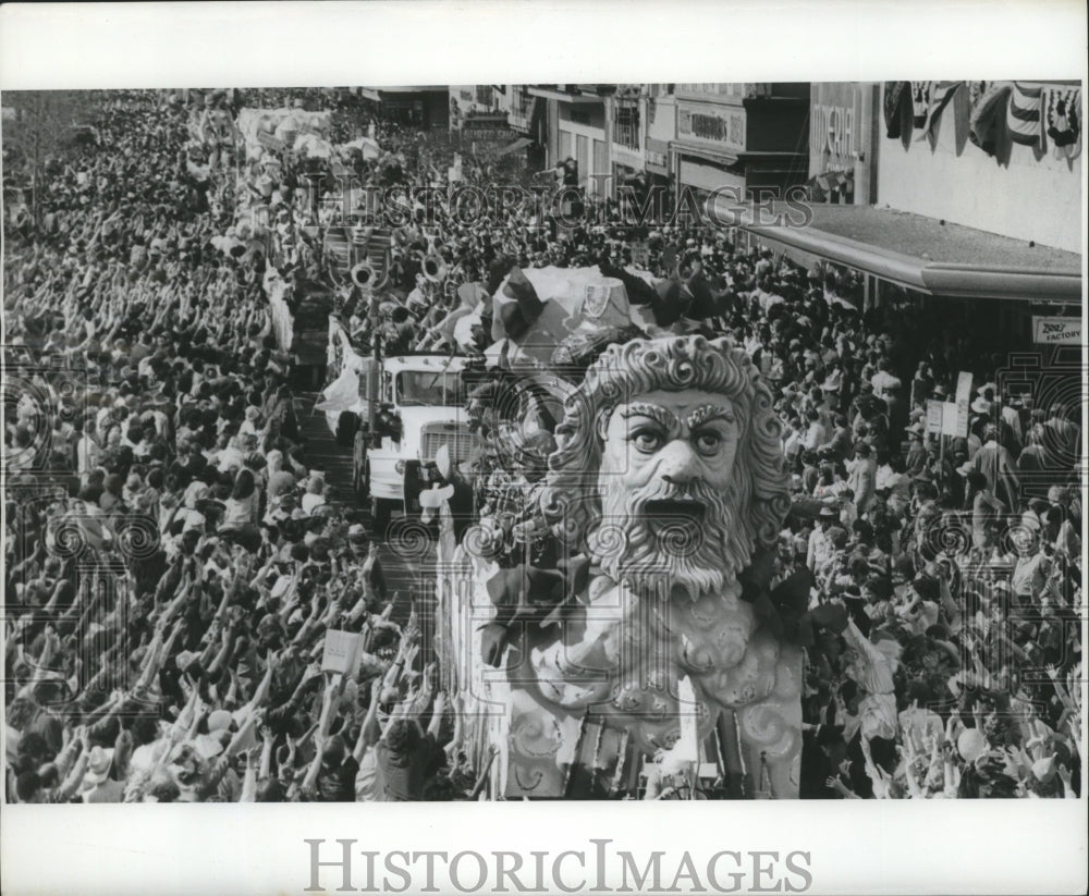 1988 Crowd Watches Huge Float in Carnival Parade in New Orleans - Historic Images