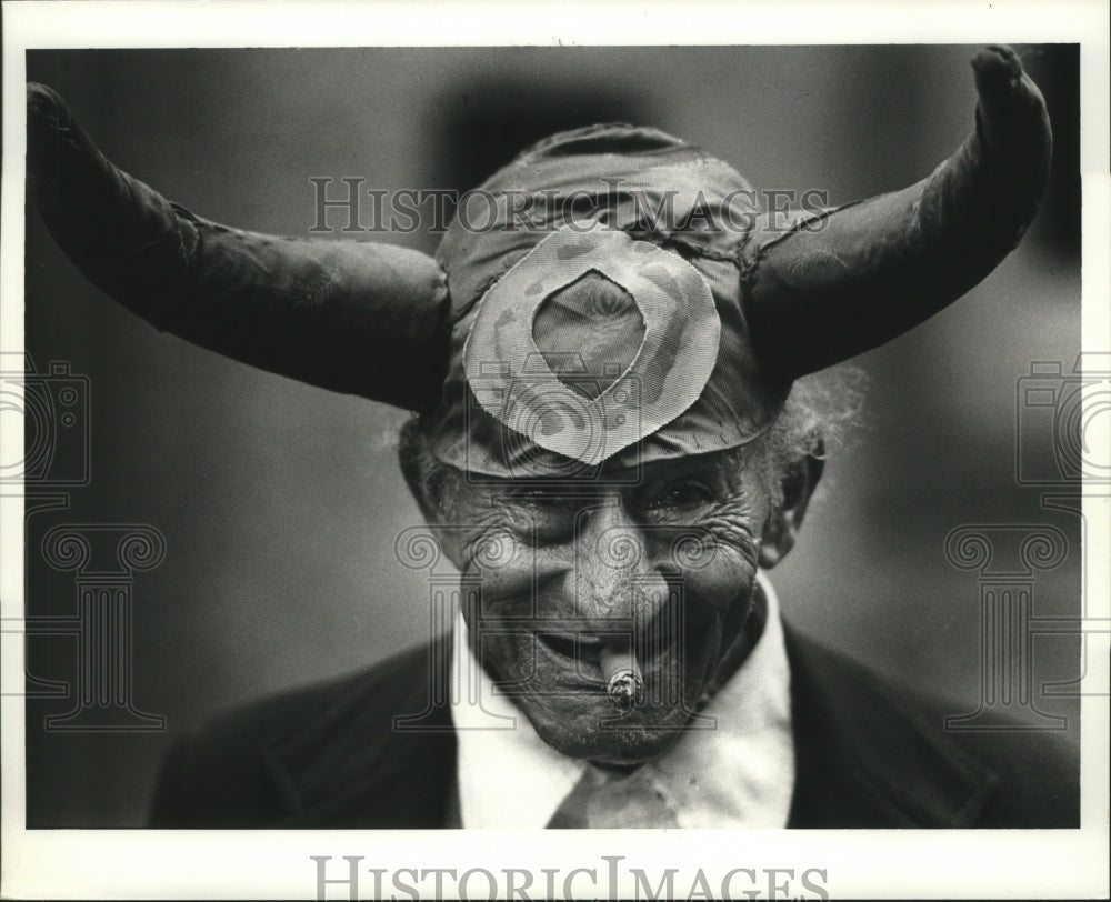 1987 Elderly Man in Carnival Hat, Mardi Gras, New Orleans - Historic Images