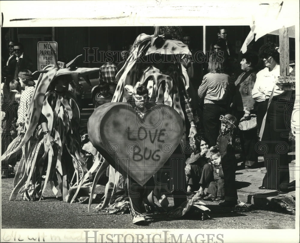 1983 Girl dressed as love bug at Covington Lions Mardi Gras parade - Historic Images