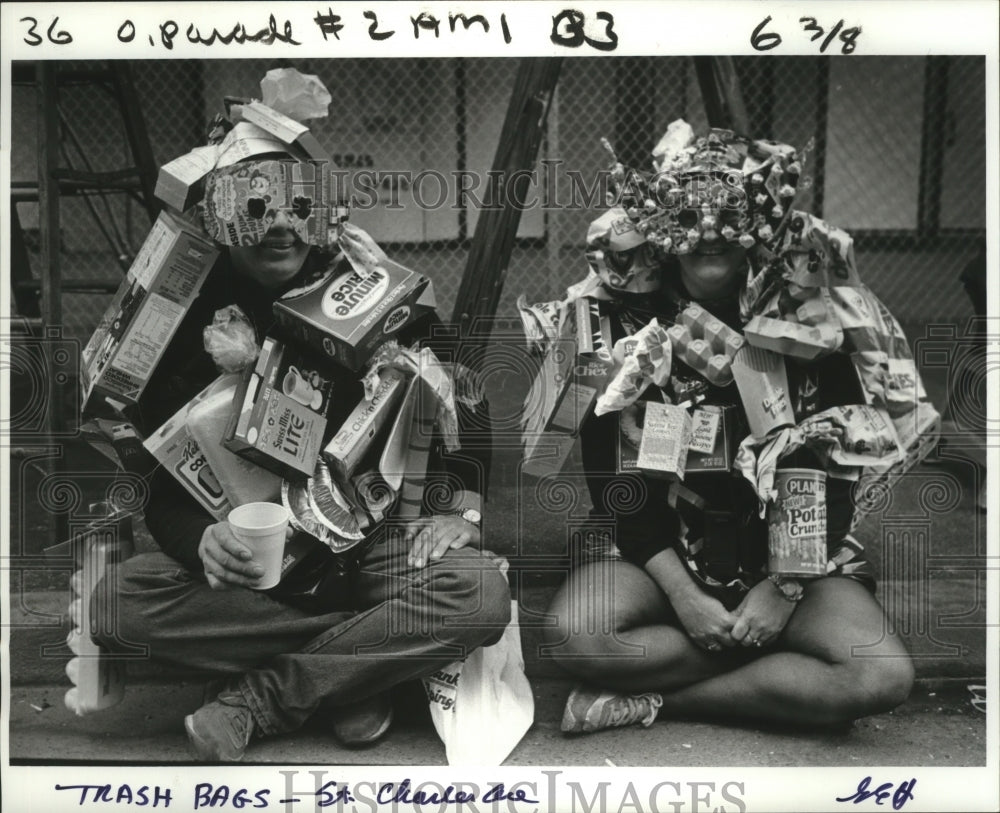 1987 people dressed as trash at St. Charles avenue during Mardi Gras - Historic Images