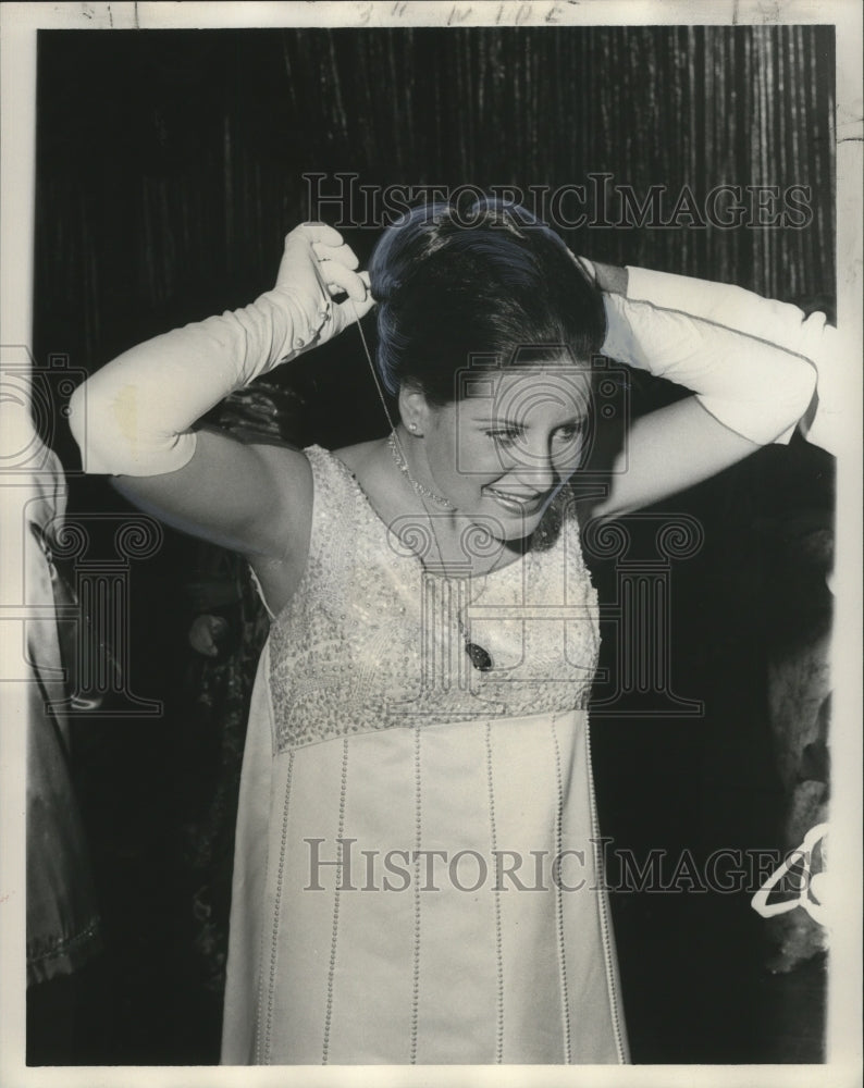 1975 Carnival Queen Nancy Nolan of 12th Night Revelers.  - Historic Images