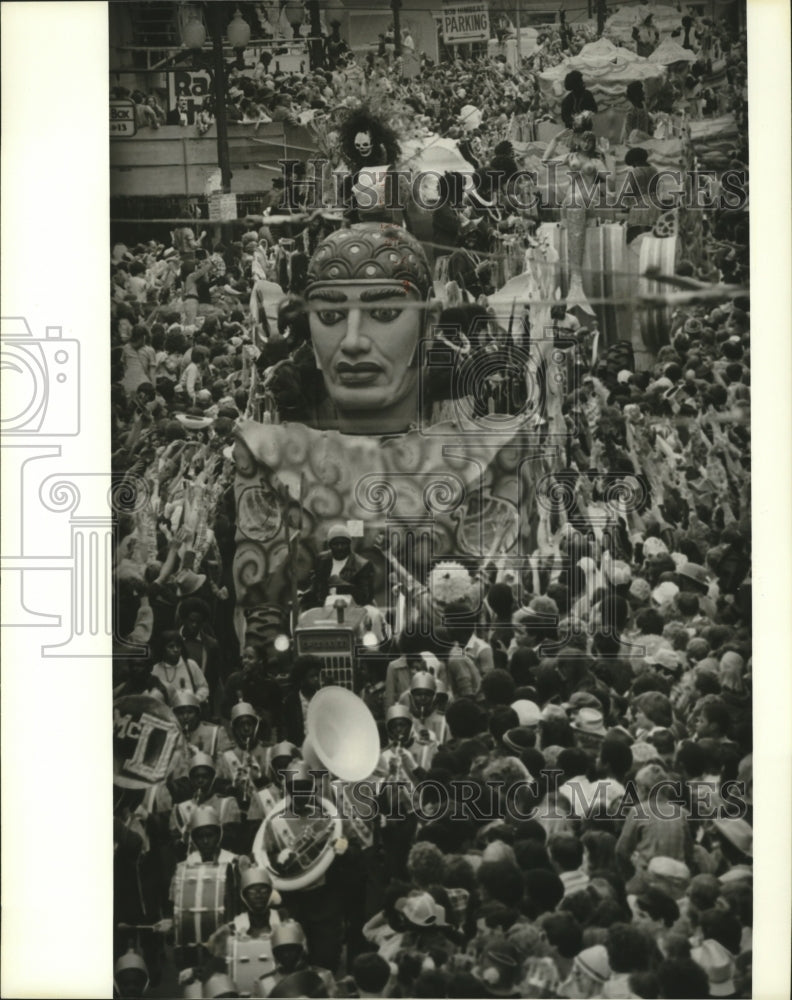 1988 Parade Float Pulled Through Huge Carnival Crowd in New Orleans - Historic Images