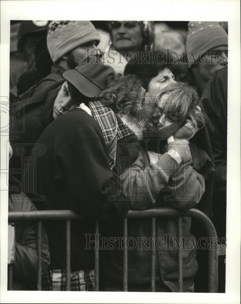 1986 Troy, Mary &amp; Shannon huddle for warmth at New Orleans Carnival - Historic Images