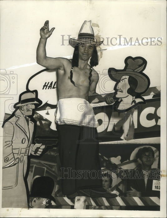 1941 New Orleans Mardi Gras, Tony Farace, Chief Wahoo costume - Historic Images