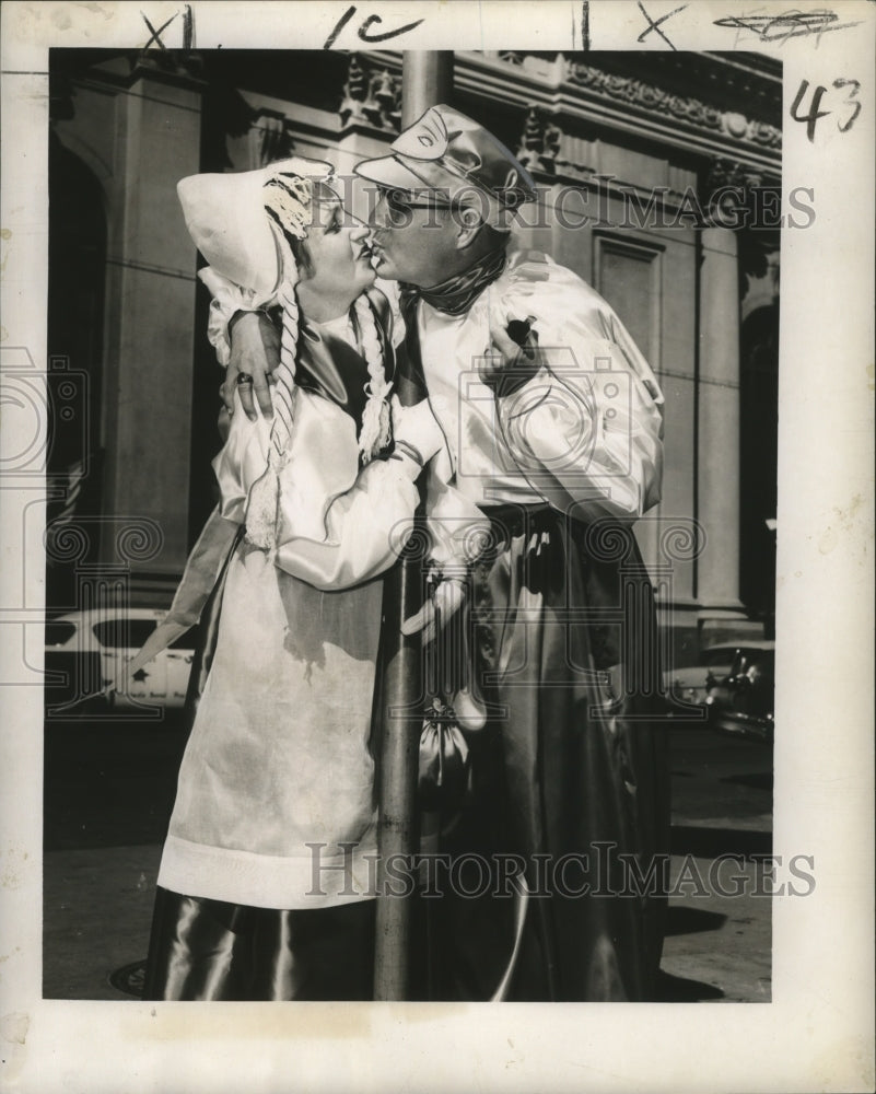 1958 New Orleans Mardi Gras costumes a kiss on States street - Historic Images