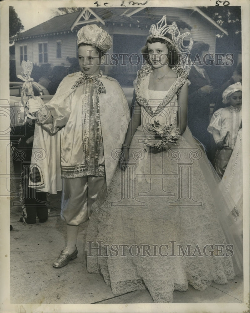 1956 New Orleans Mardi Gras parade king and queen Derbes and Helbig - Historic Images