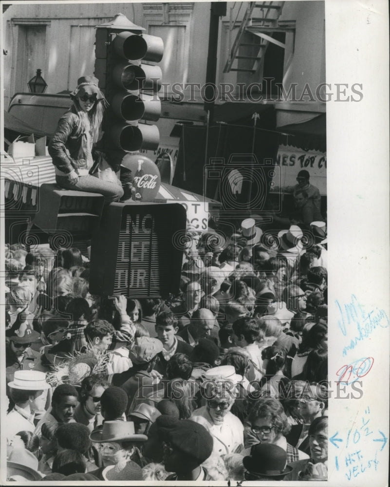 1971 New Orleans Mardi Gras Carnival crowds on Canal Street - Historic Images