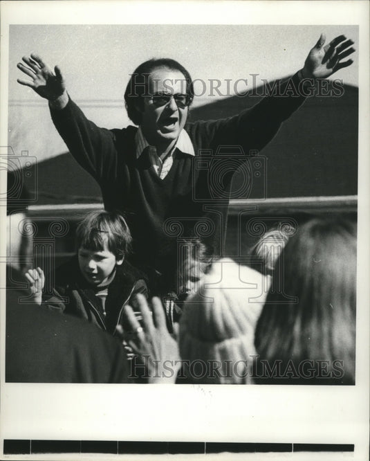 1978 New Orleans Mardi Gras carnival crowds  - Historic Images