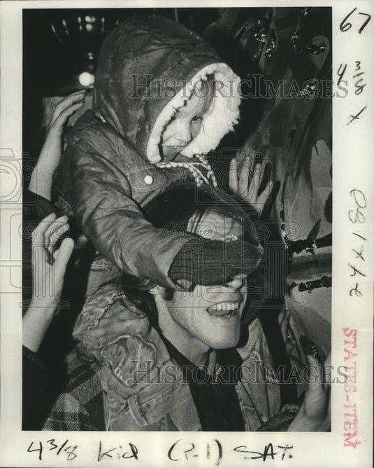 1978 New Orleans Mardi Gras carnival revelers  - Historic Images