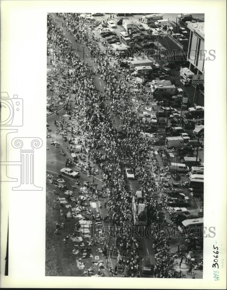 1990 Mardi Gras, New Orleans Carnival crowds on Canal St. - Historic Images