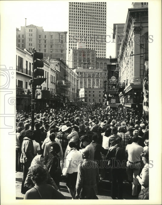 1988 New Orleans Mardi Gras carnival crowds  - Historic Images