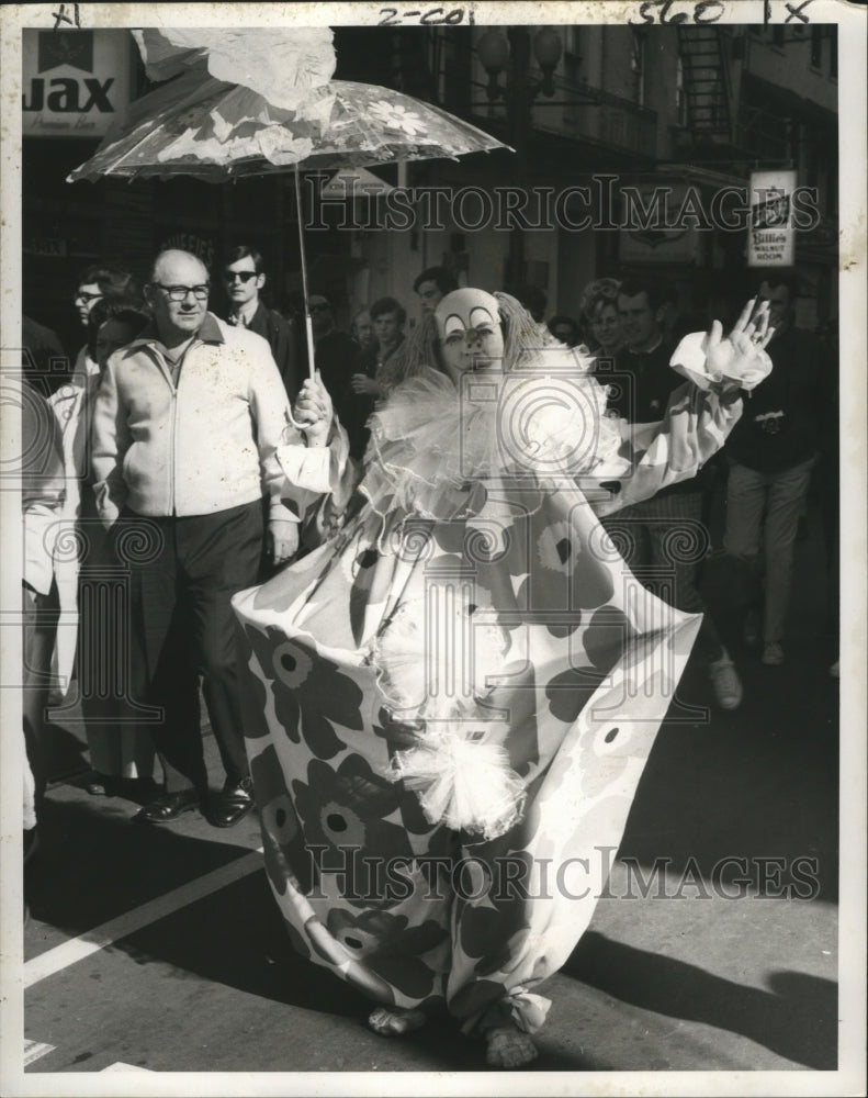 1971 Carnival maskers - Historic Images