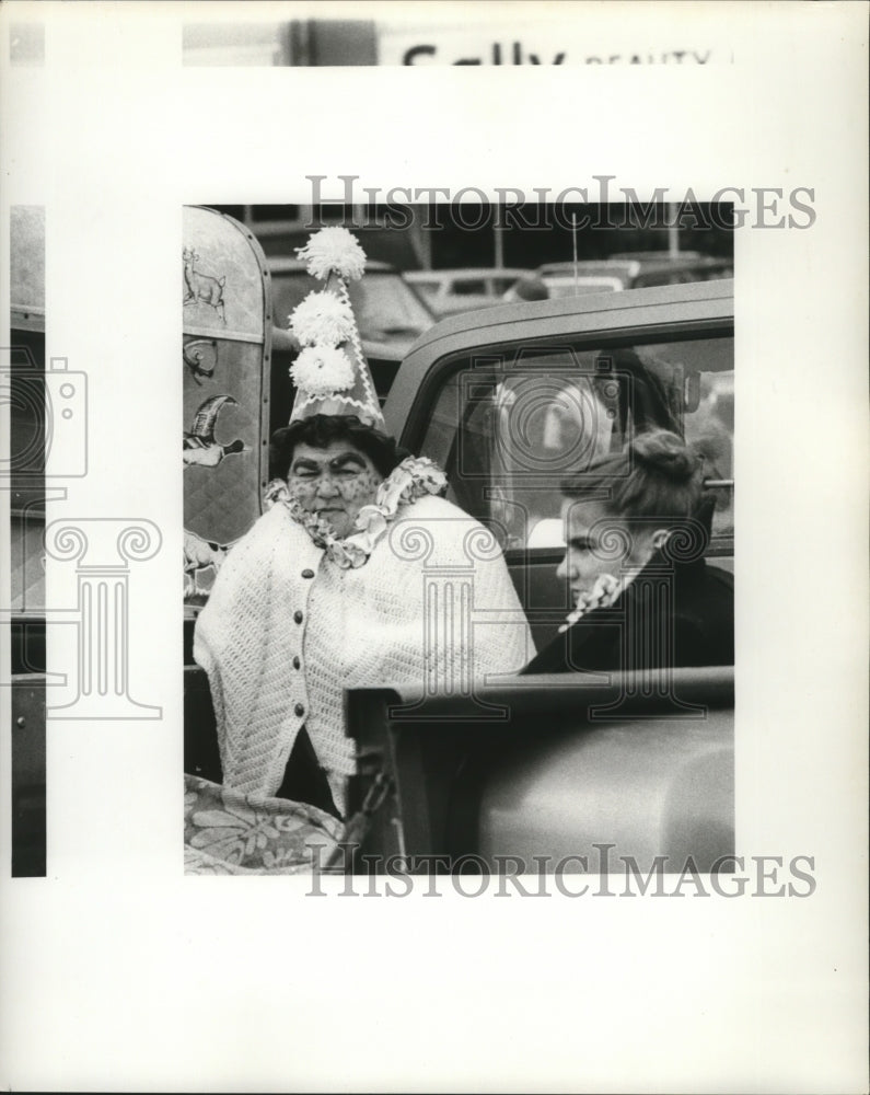 1978 Maskers Trying to Stay Warm at Mardi Gras, New Orleans - Historic Images