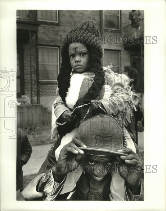 1986 Krystal,& her Dad Matthew Jones weather the cold on Orleans St - Historic Images