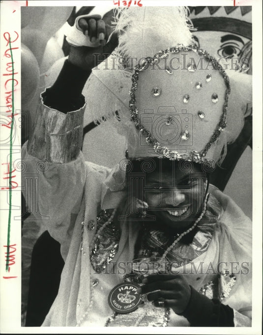 1985 Carnival maskers King Toney Johnson raises a hand in toast. - Historic Images