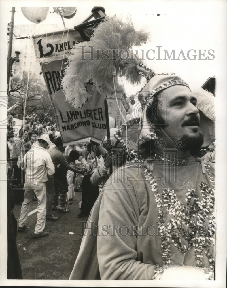 1973 Press Photo Members of Lamplighters, a Carnival Marching Club, in a parade - Historic Images