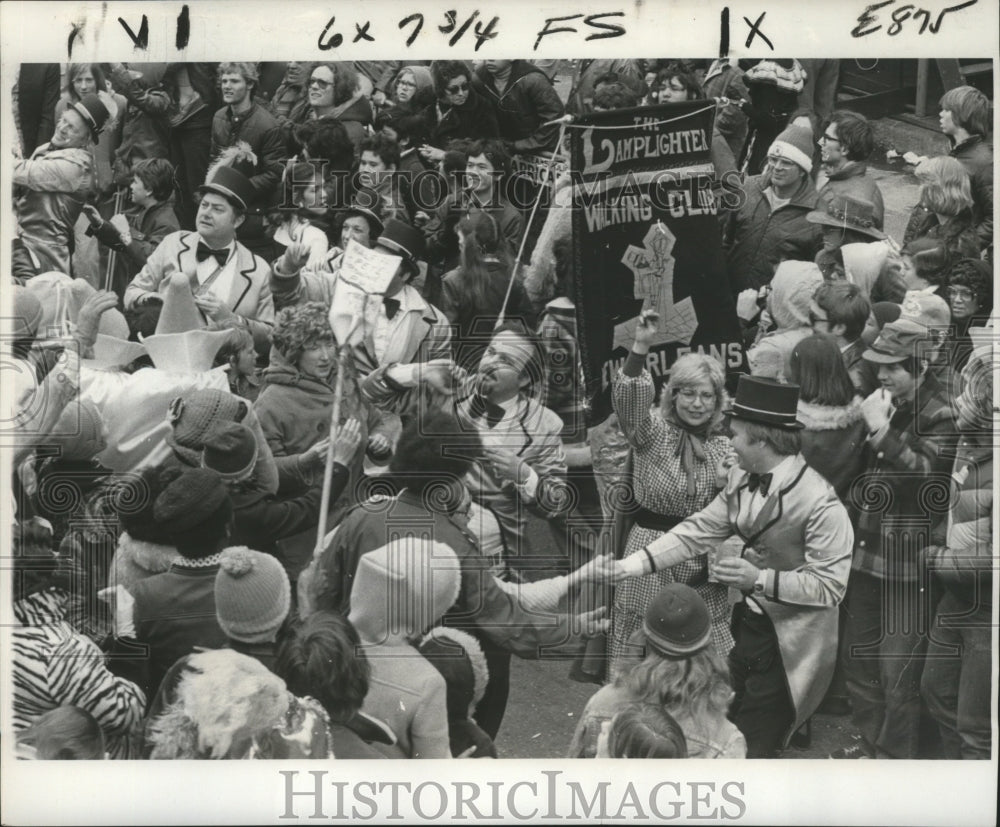 1978 Lamplighter&#39;s Club Tosses Favors to Followers, Mardi Gras, LA - Historic Images